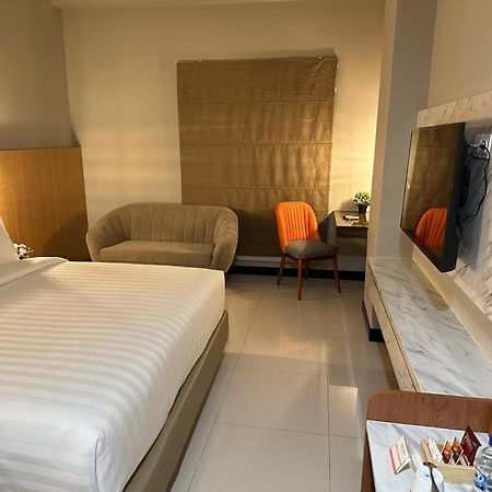 D'Primahotel Jemursari Surabaya Buitenkant foto