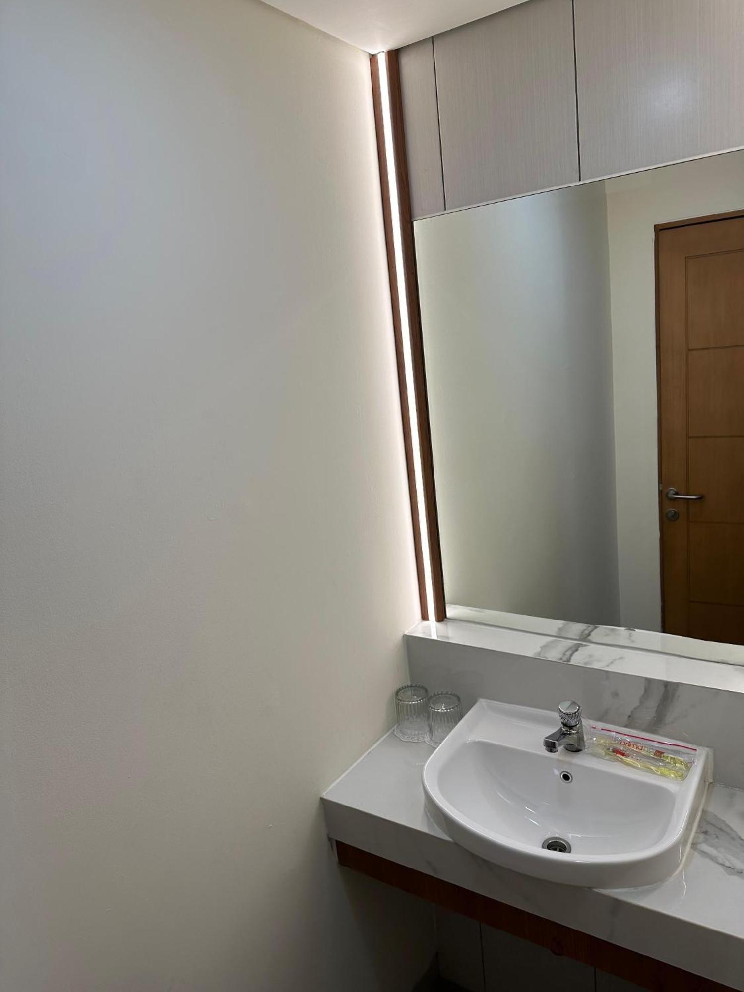 D'Primahotel Jemursari Surabaya Buitenkant foto