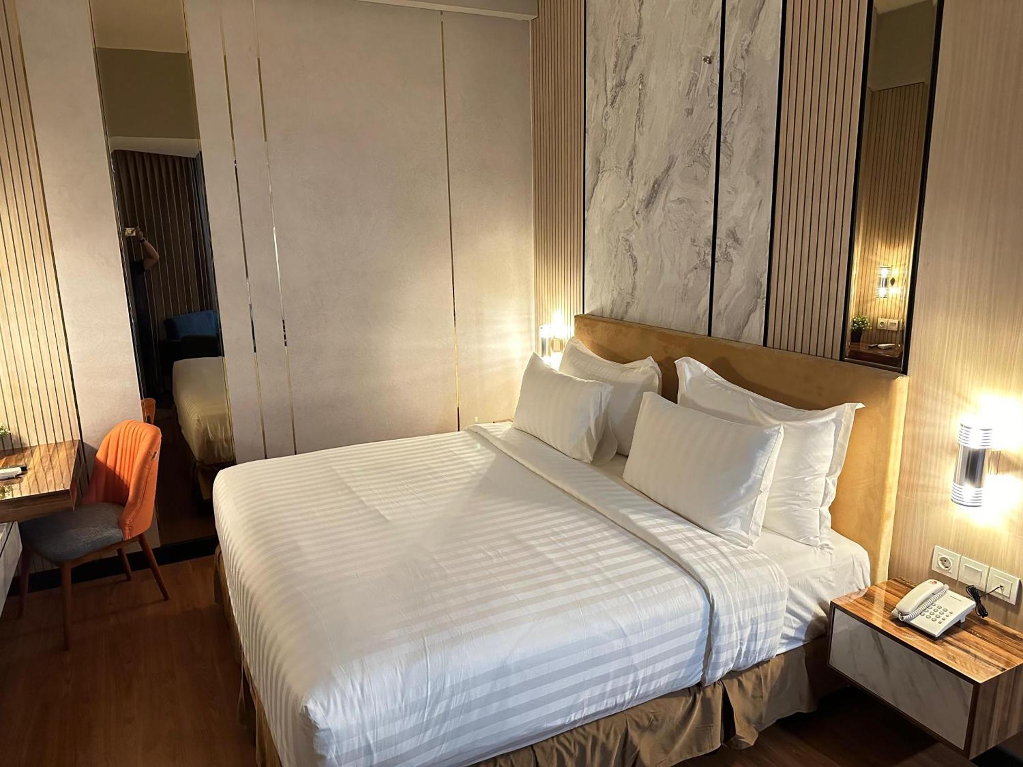 D'Primahotel Jemursari Surabaya Buitenkant foto