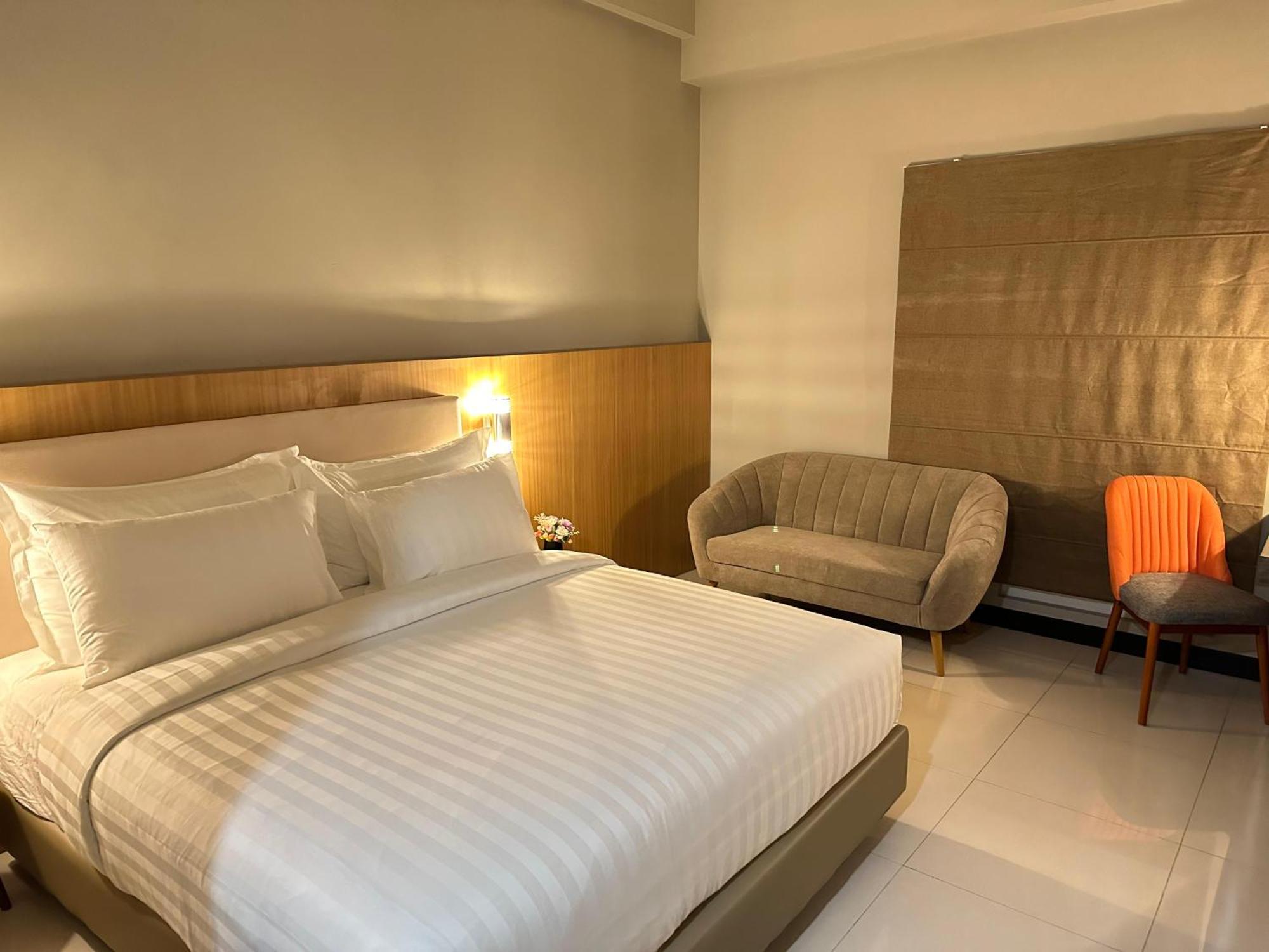 D'Primahotel Jemursari Surabaya Buitenkant foto