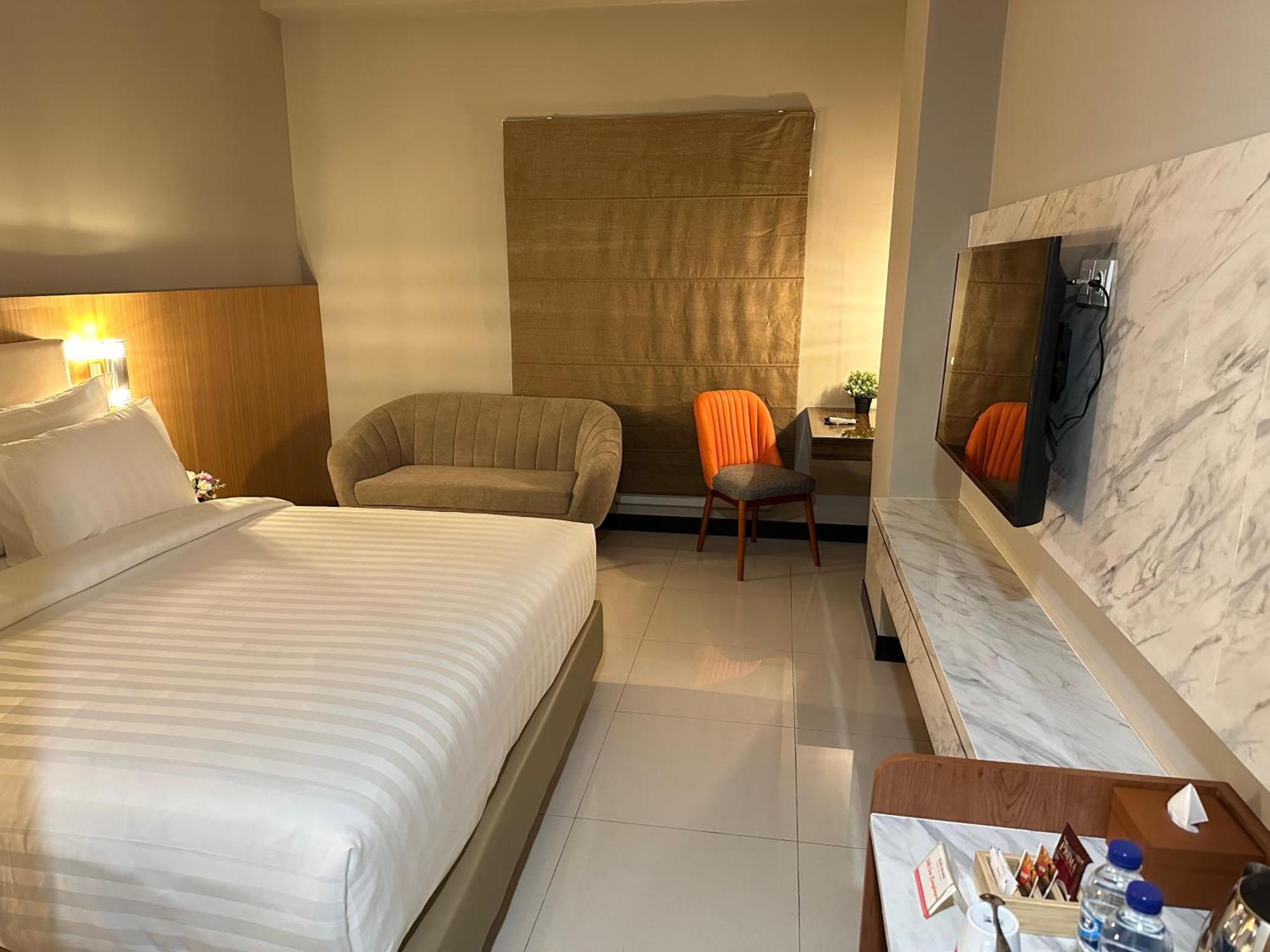 D'Primahotel Jemursari Surabaya Buitenkant foto