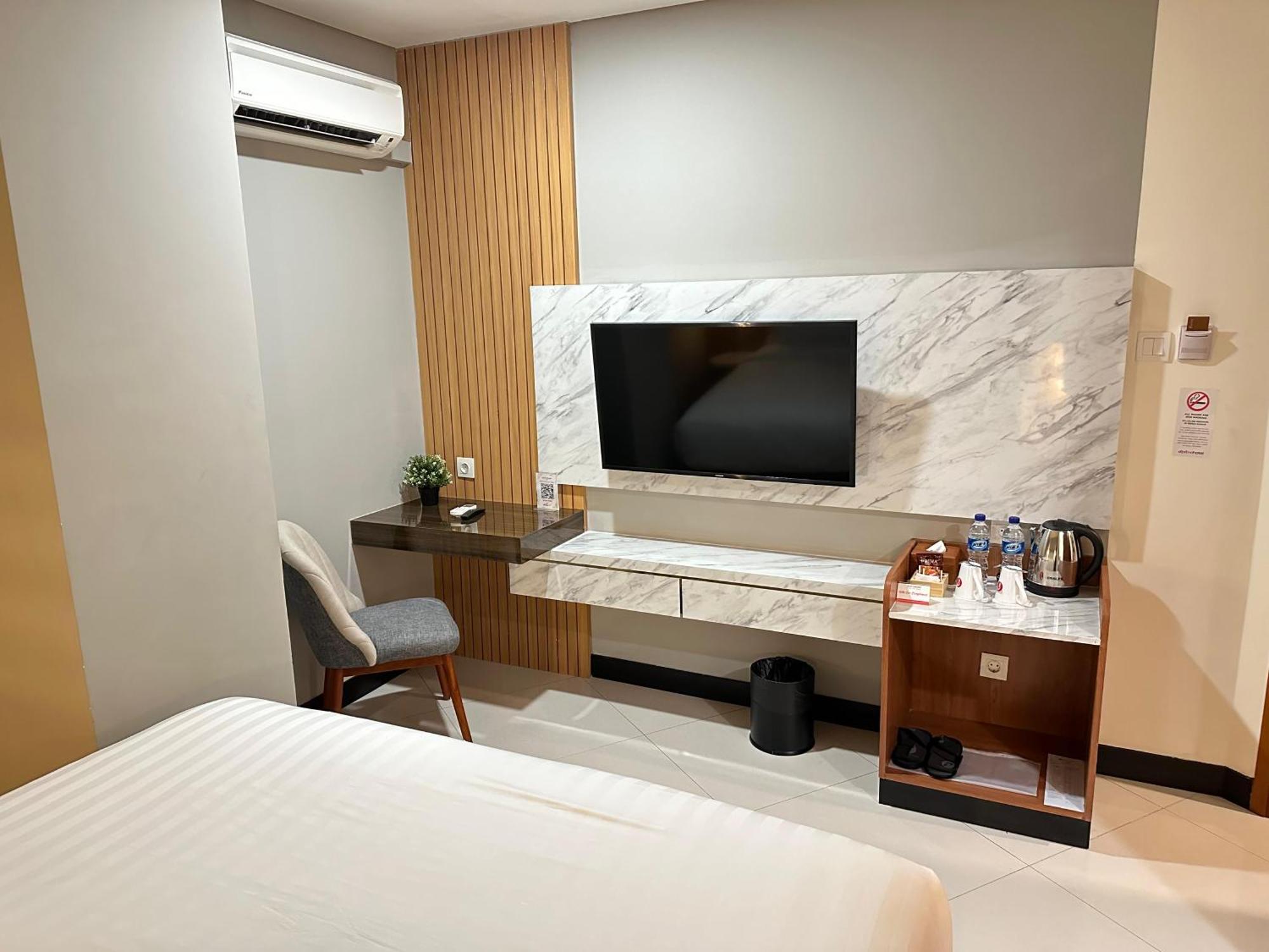 D'Primahotel Jemursari Surabaya Buitenkant foto
